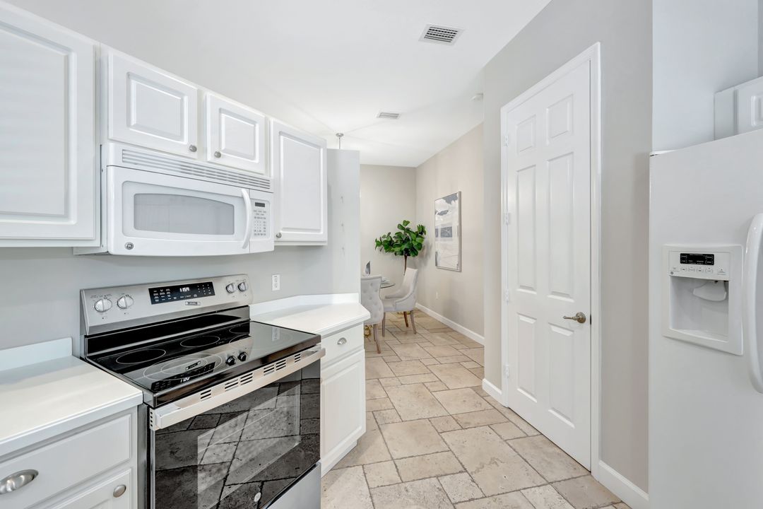 6119 Manchester Pl, Naples, FL 34110