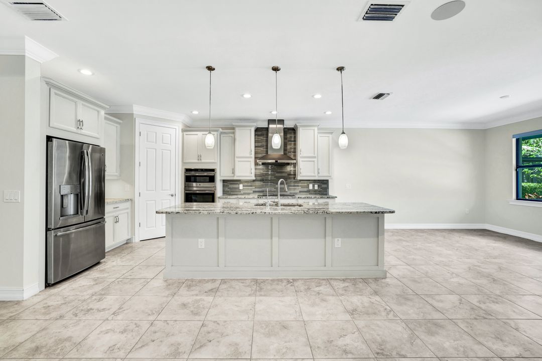 1621 Songbird Ct, Naples, FL 34120