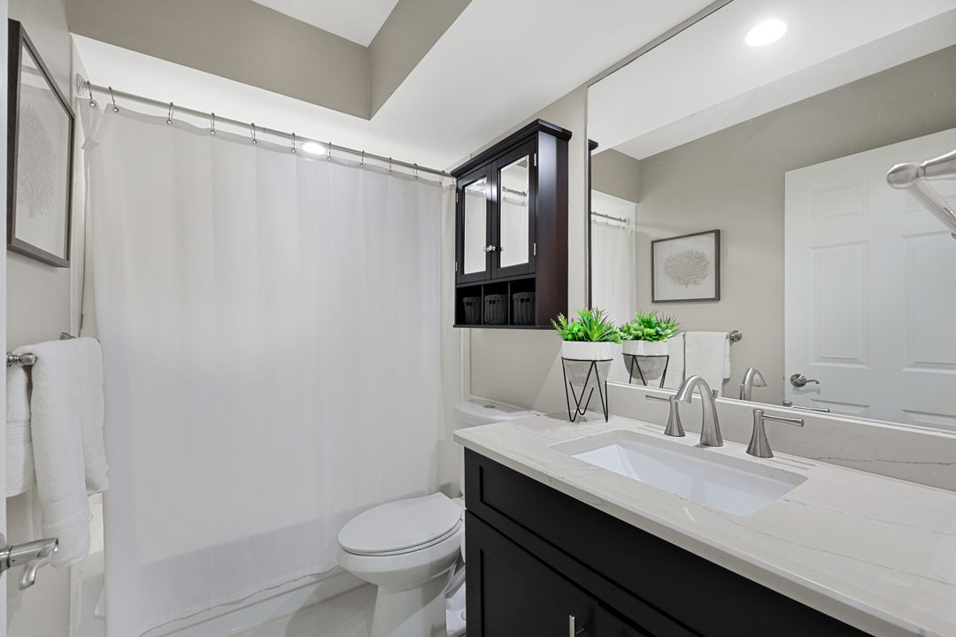 613 Serendipity Dr, Naples, FL 34108