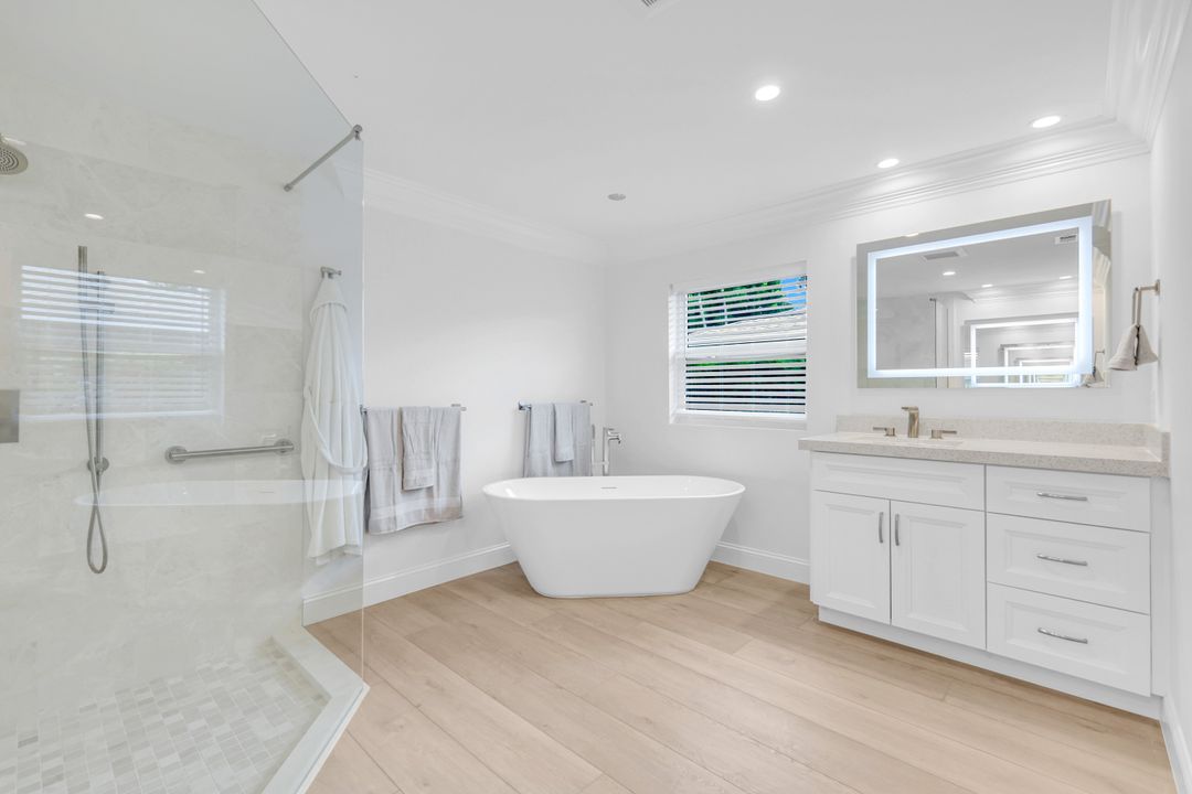 151 Bayview Ave, Naples, FL 34108