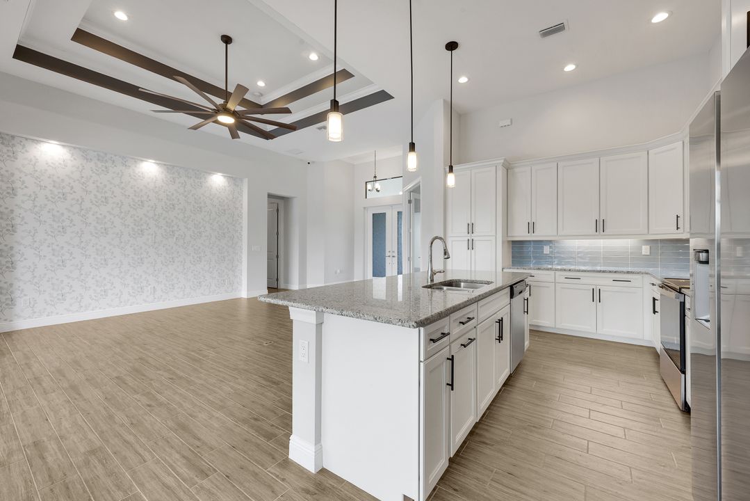 2126 NE 2nd St, Cape Coral, FL 33909