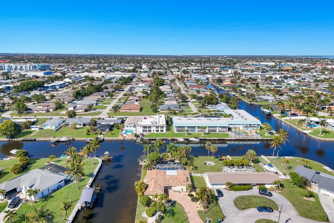 5201 Willow Ct, Cape Coral, FL 33904