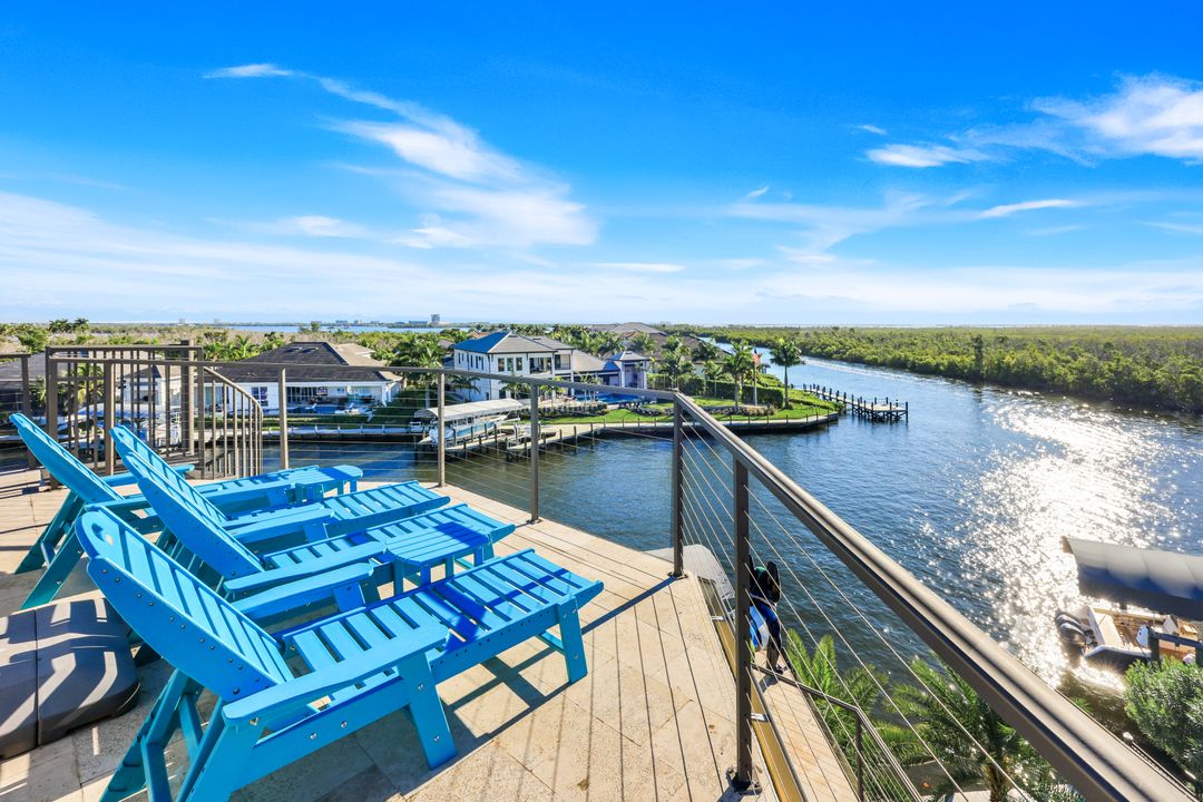 1518 Hermitage Ln, Cape Coral, FL 33914