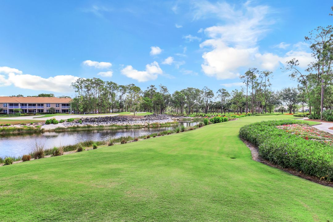 8223 Parkstone Pl #304, Naples, FL 34120