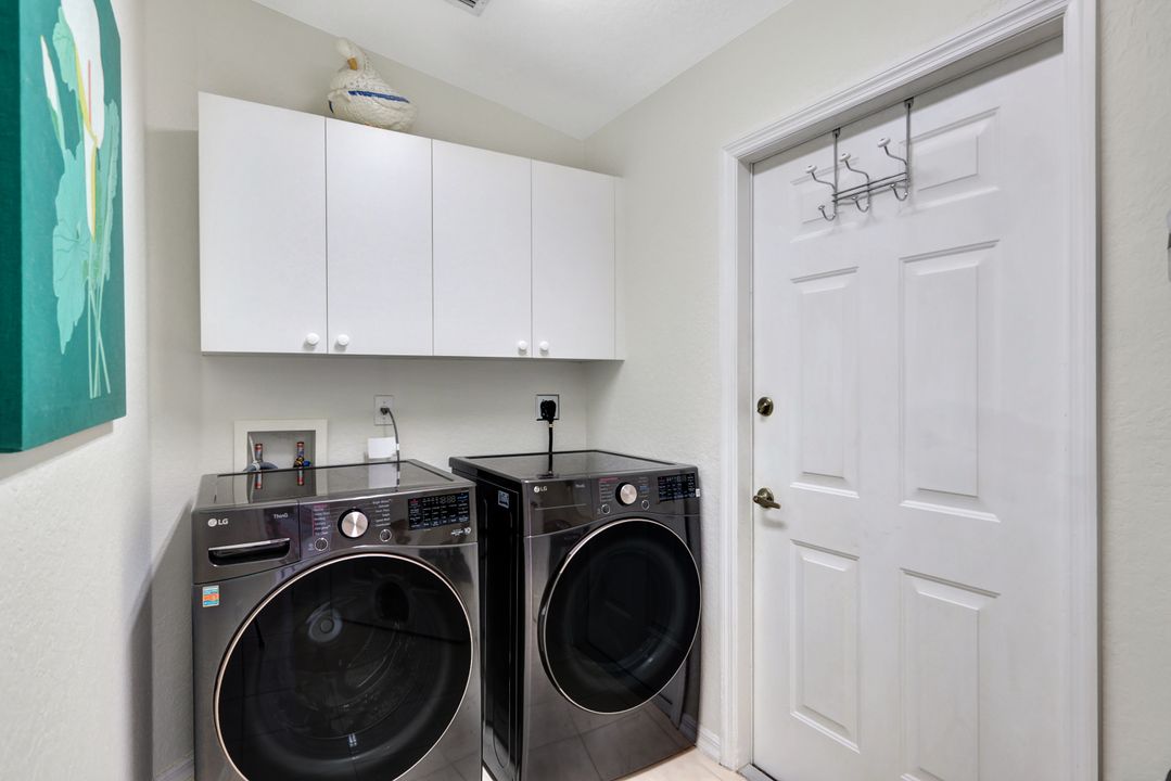 6254 Mandalay Cir, Naples, FL 34112