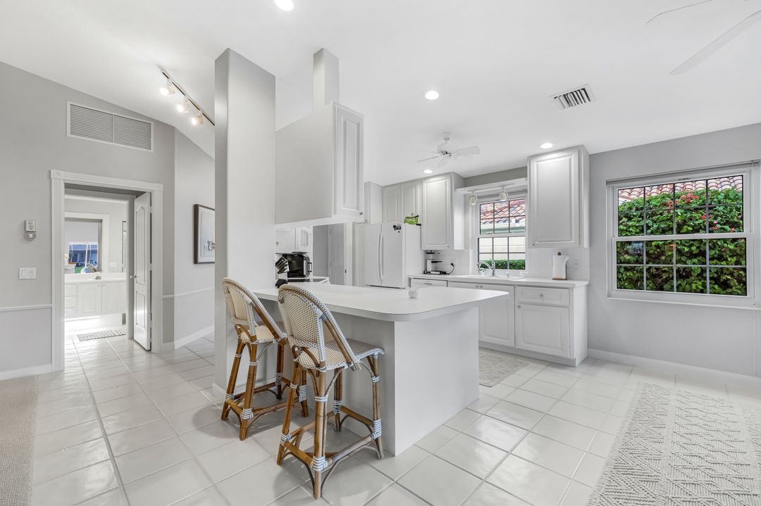 4142 Los Altos Ct, Naples, FL 34109