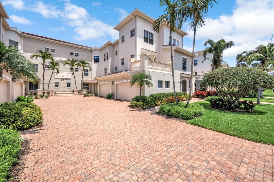 510 Avellino Isles Cir #2202, Naples, FL 34119