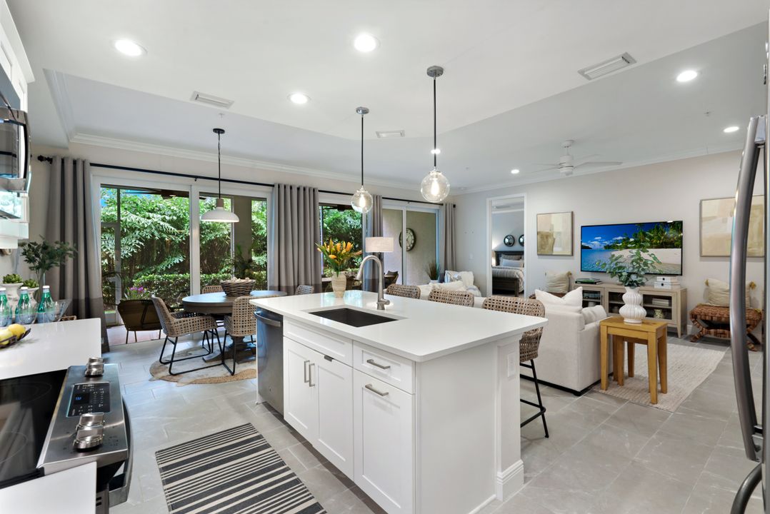 2542 Seychelles Dr #702, Naples, FL 34112