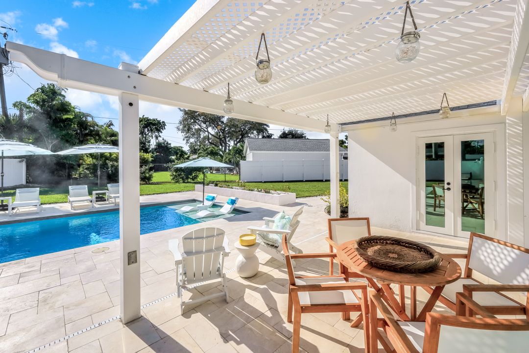 1086 N Town and River Dr, Fort Myers, FL 33919