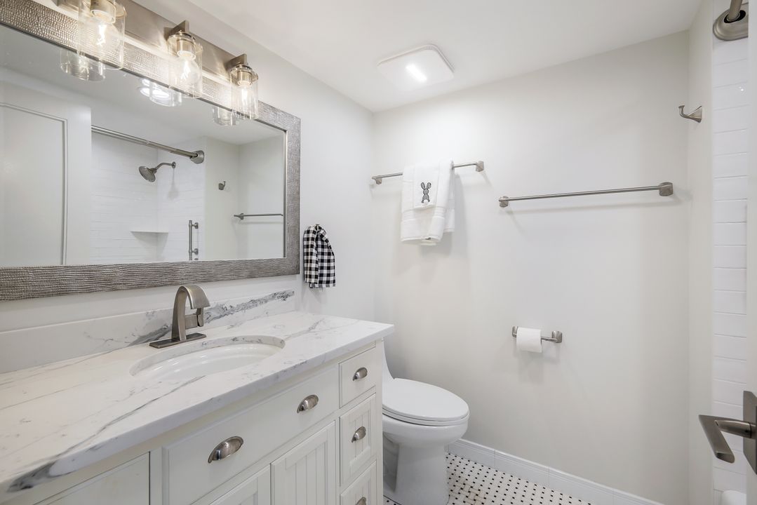 1910 Gulf Shore Blvd N #207, Naples, FL 34102