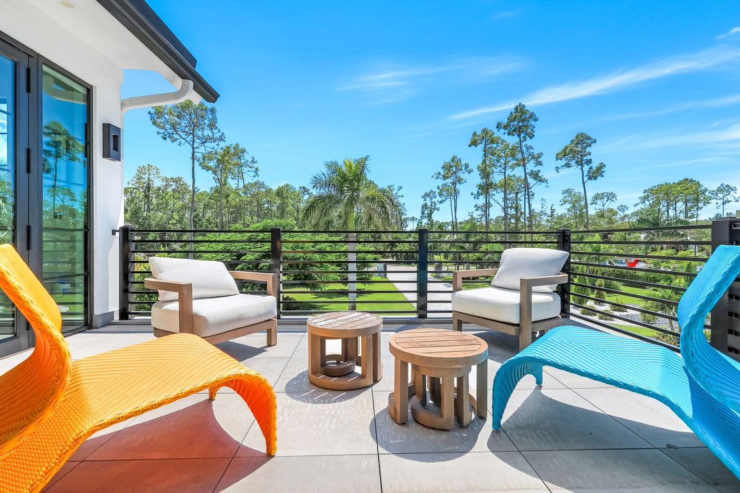 6677 Hunters Rd, Naples, FL 34109