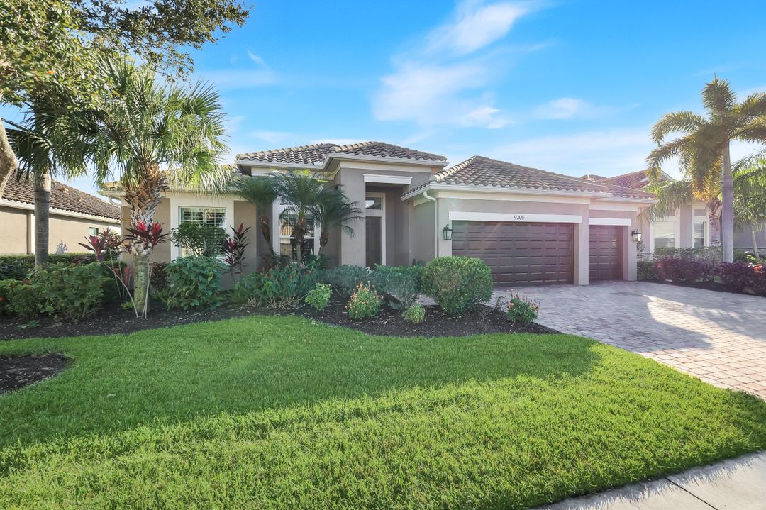 9305 Quarry Dr, Naples, FL 34120