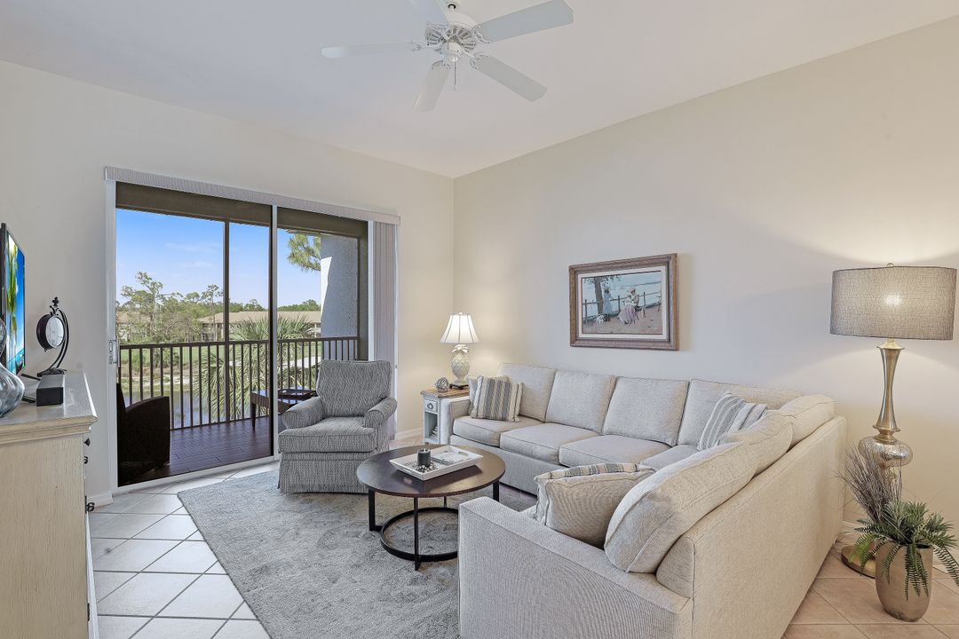 8223 Parkstone Pl #306, Naples, FL 34120