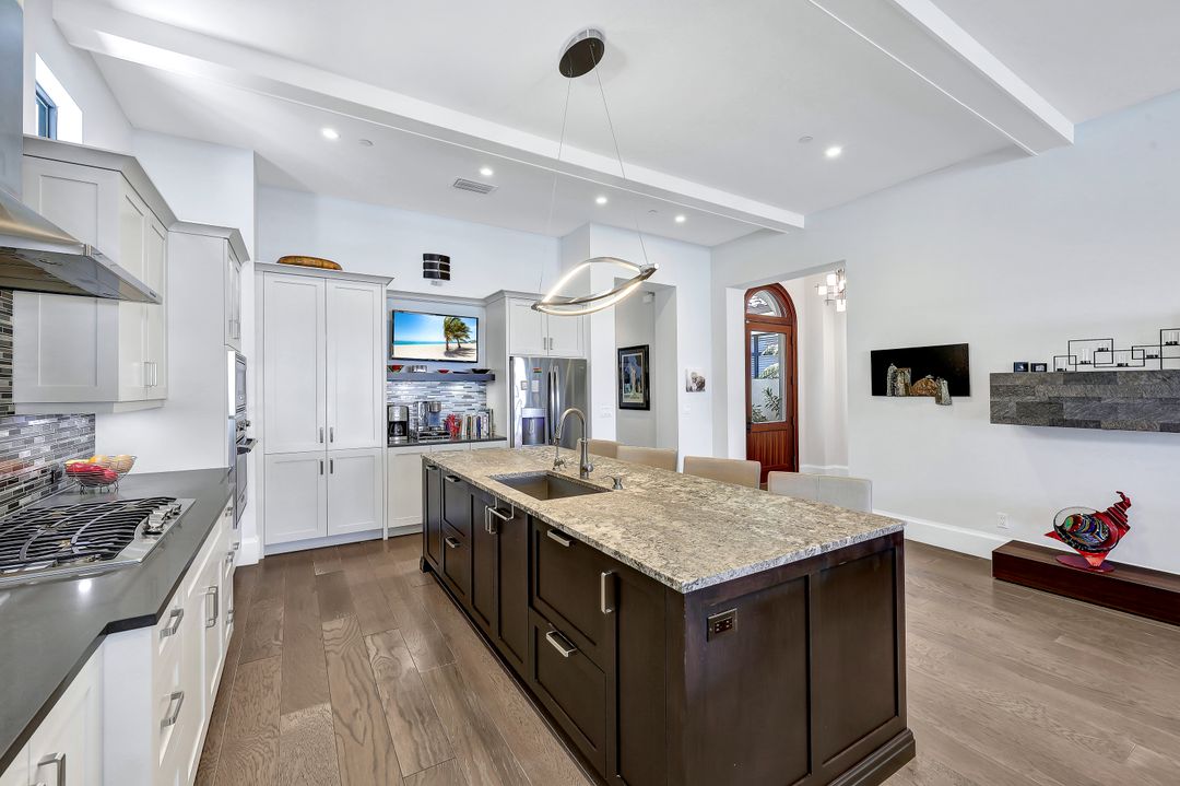 16504 Talis Park Dr, Naples, FL 34110