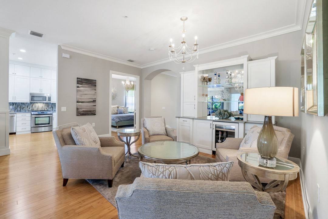 9053 Cascada Way #202, Naples, FL 34114