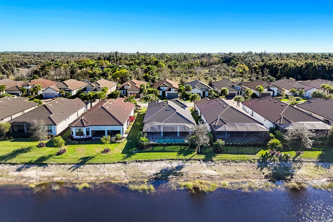 8262 Promoso Ct, Naples, FL 34114