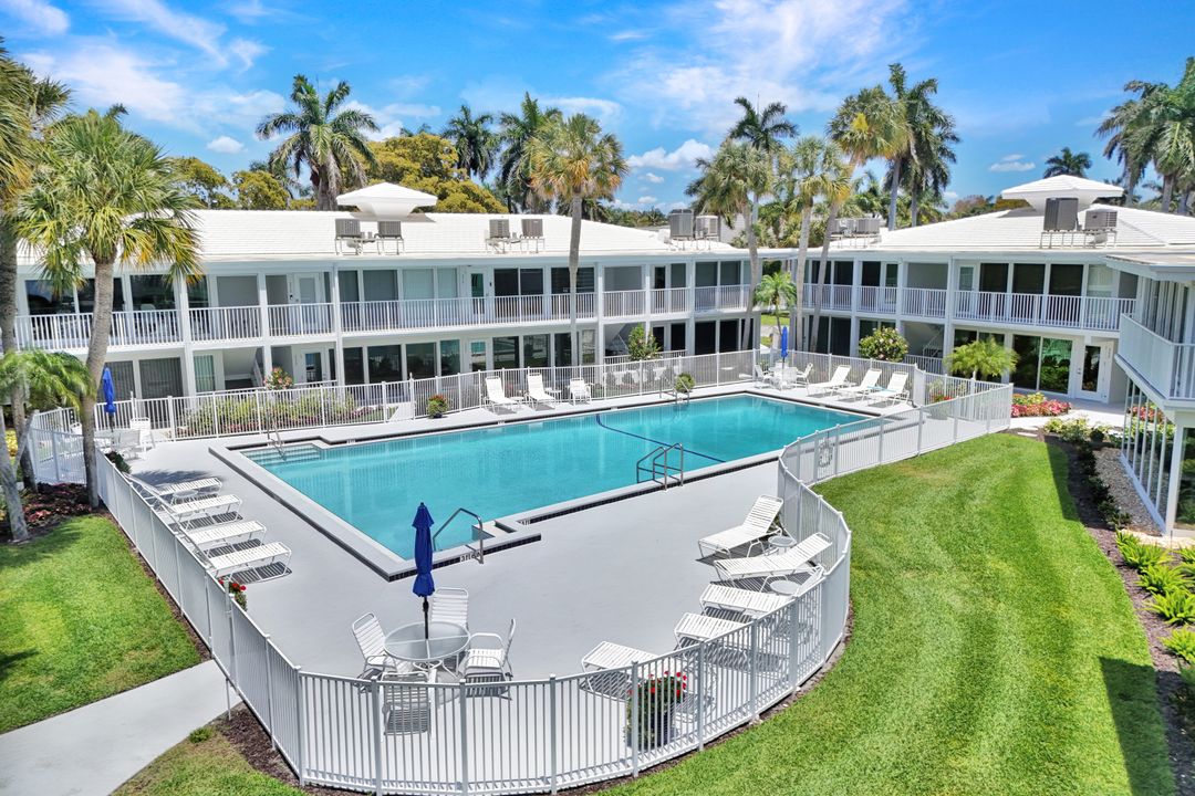 388 Harbour Dr #388, Naples, FL 34103