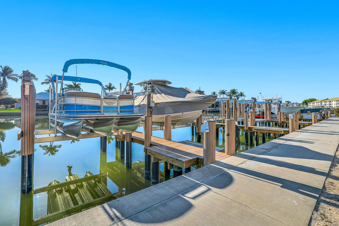 11118 Gulf Shore Dr #803, Naples, FL 34108