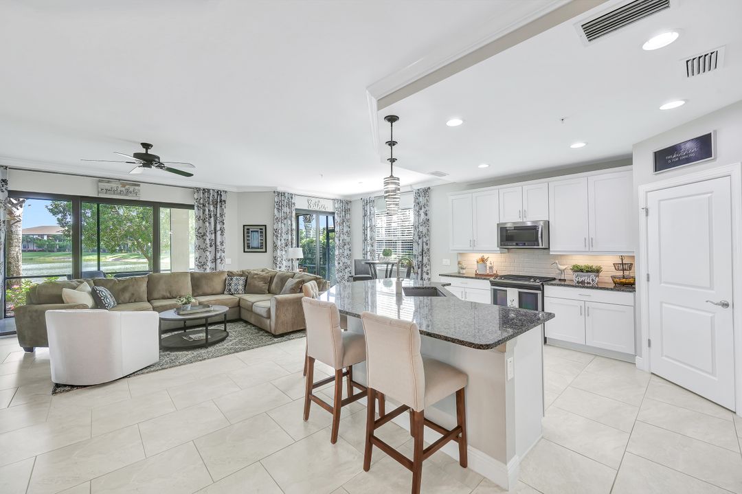 2133 Frangipani Cir #102, Naples, FL 34120