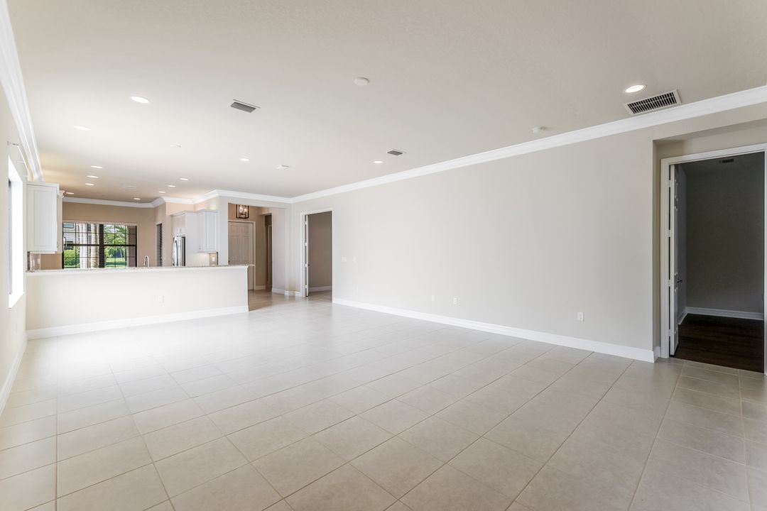 13644 Mandarin Cir, Naples, FL 34109