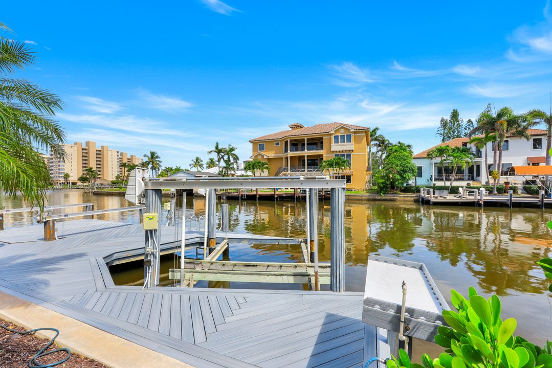 155 Heron Ave, Naples, FL 34108