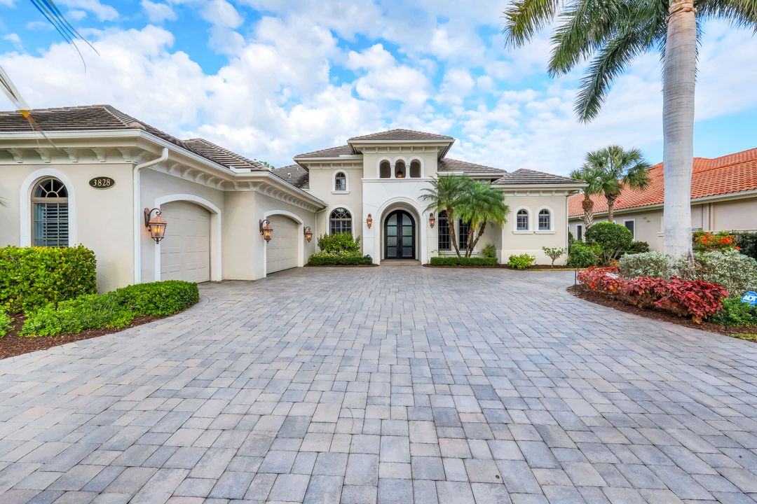 3828 Isla Del Sol Way, Naples, FL 34114