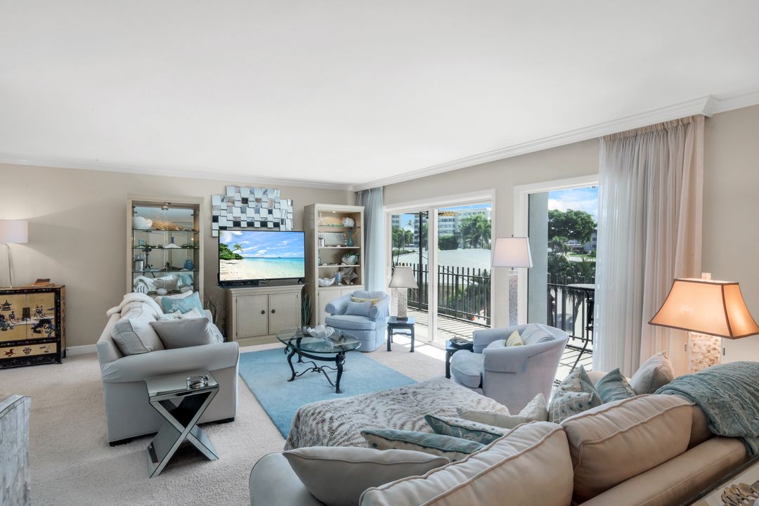 3399 Gulf Shore Blvd N #203, Naples, FL 34103