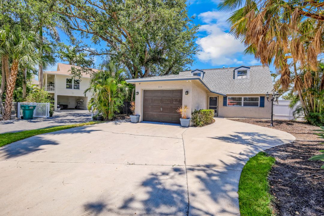 517 94th Ave N, Naples, FL 34108