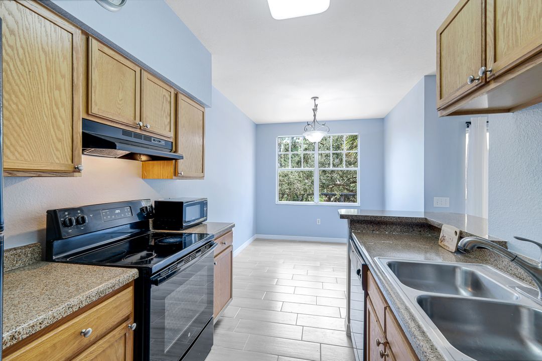 7925 Preserve Cir #325, Naples, FL 34119