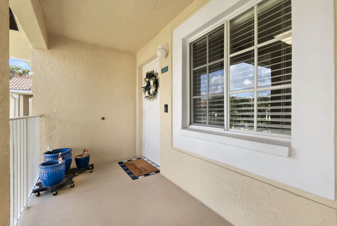7767 Jewel Ln #203, Naples, FL 34109
