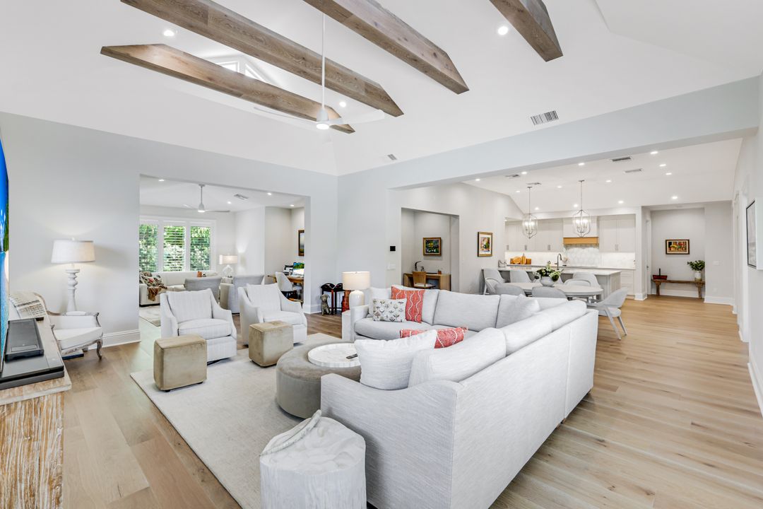 641 Pine Ct, Naples, FL 34102