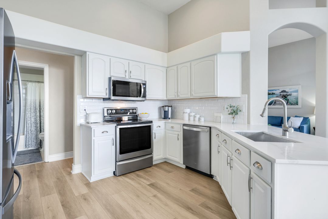 196 Skipping Stone Ln, Naples, FL 34119