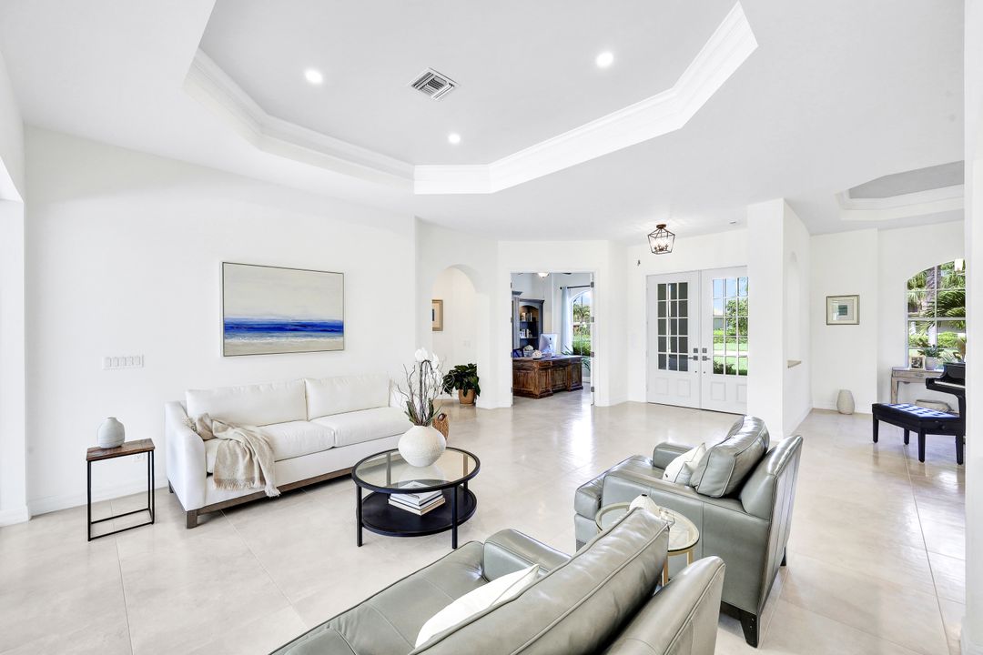 8028 Tiger Lily Dr, Naples, FL 34113