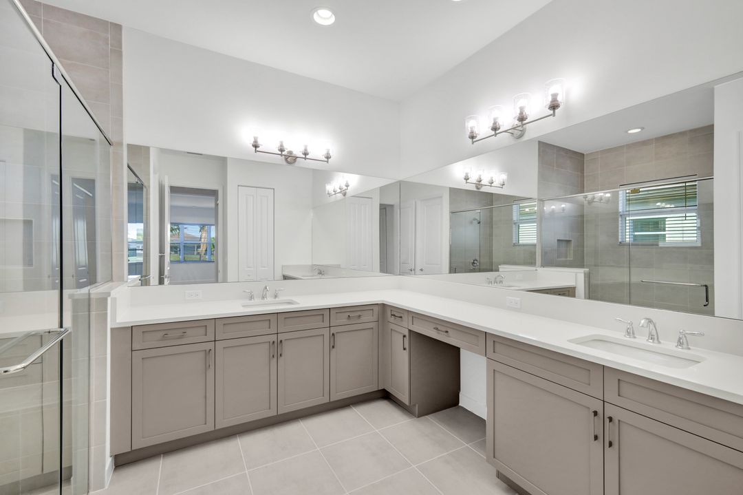 11809 Drake Ln, Naples, FL 34120