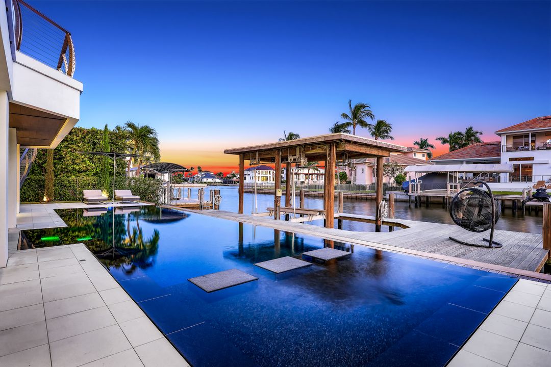 260 Channel Dr, Naples, FL 34108