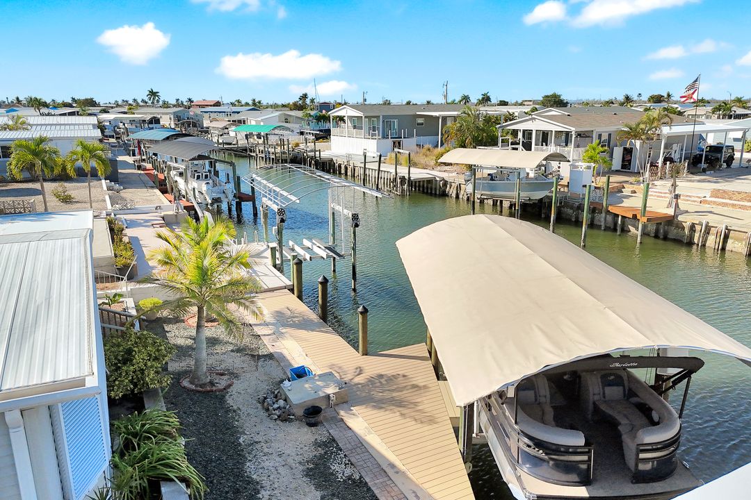 2971 Bounty Ln, Saint James City, FL 33956