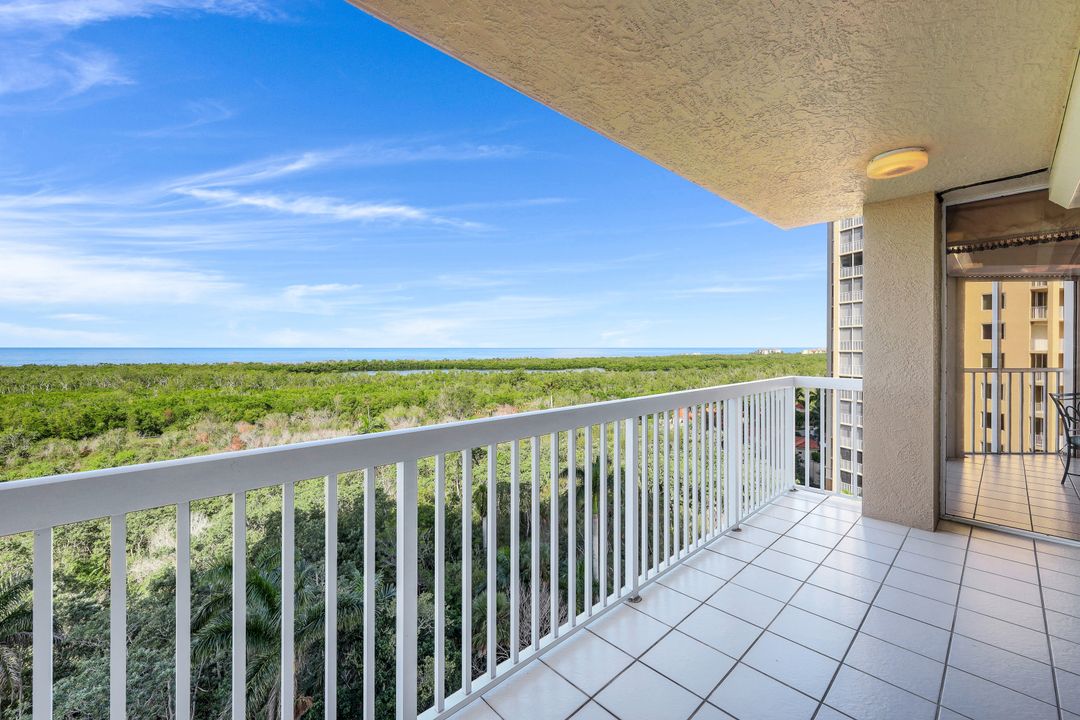 6585 Nicholas Blvd #905, Naples, FL 34108