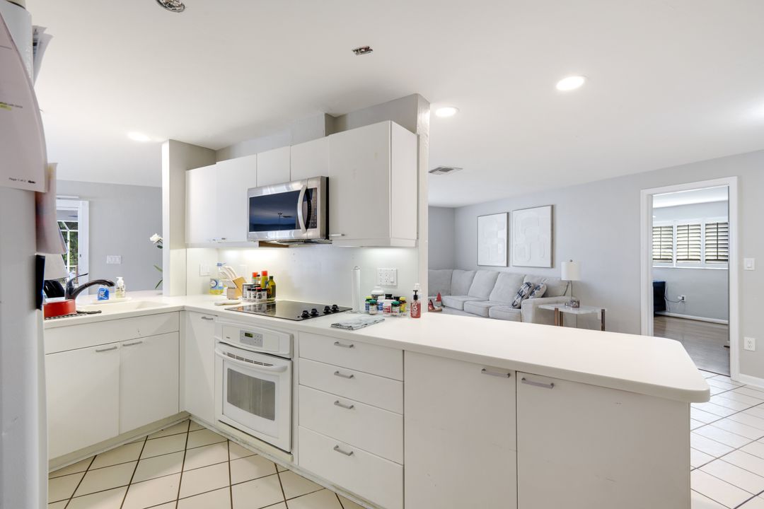 5203 Selby Dr, Fort Myers, FL 33919