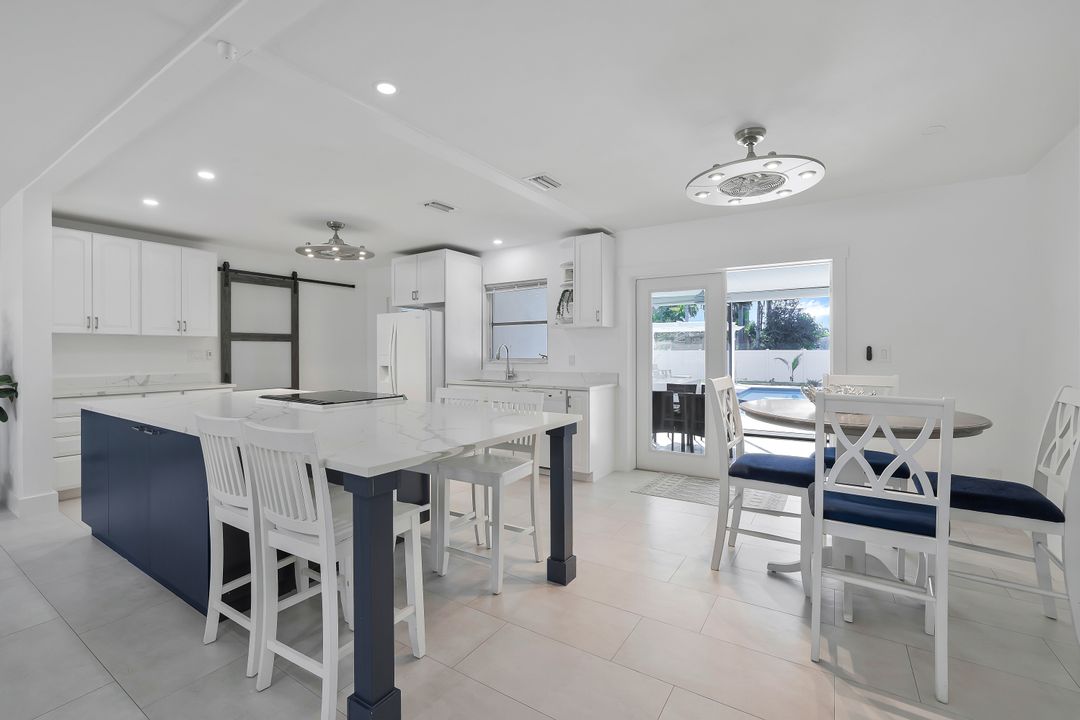 854 101st Ave N, Naples, FL 34108