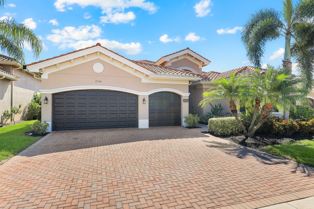 2704 Crystal Way, Naples, FL 34119