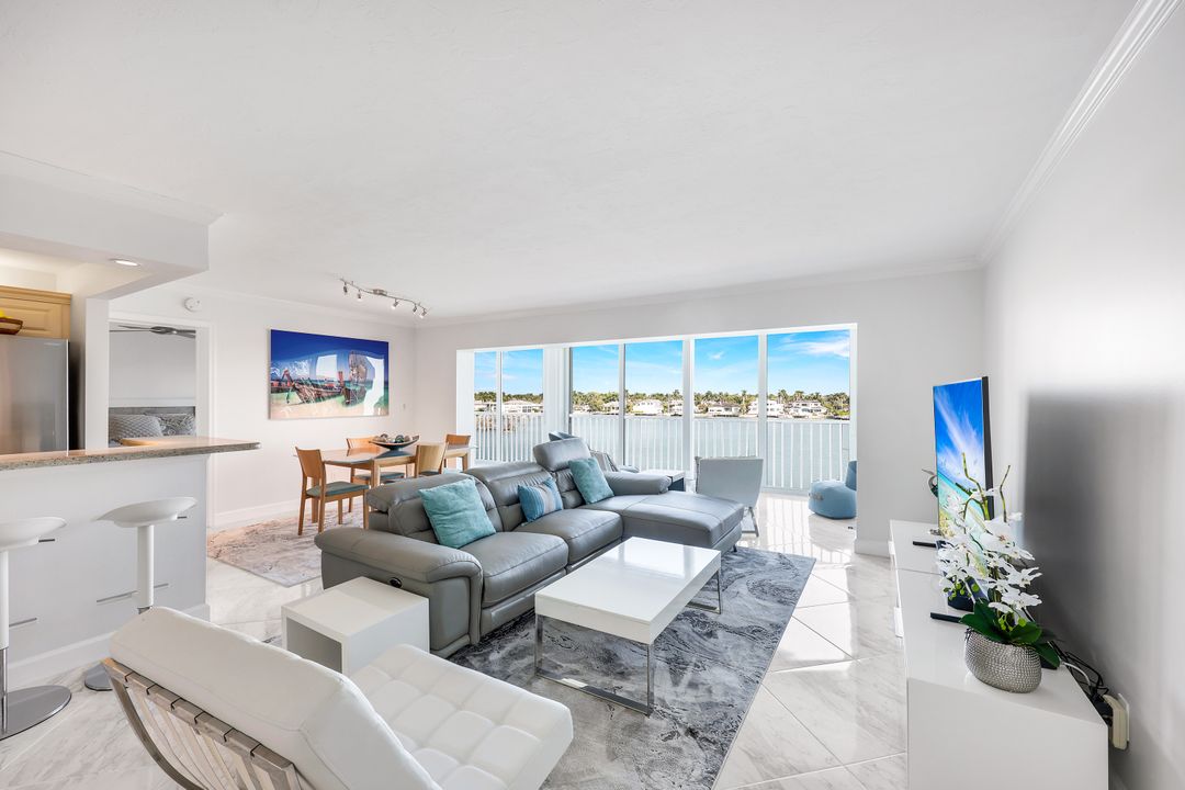 2750 Gulf Shore Blvd N #402, Naples, FL 34103