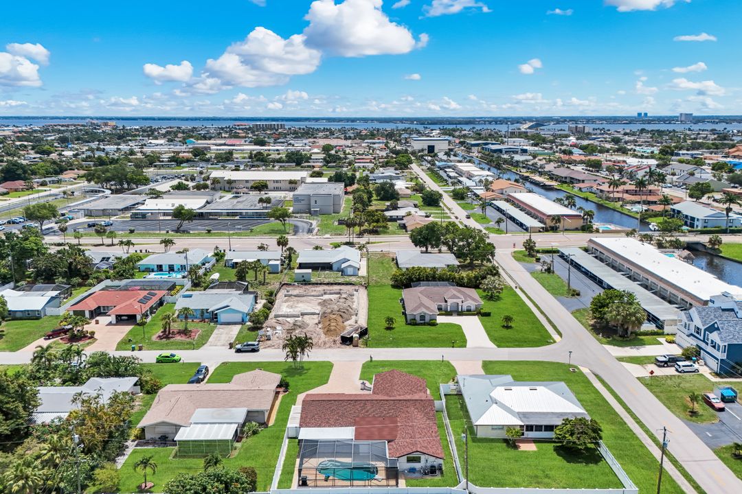 4548 SE 11th Pl, Cape Coral, FL 33904