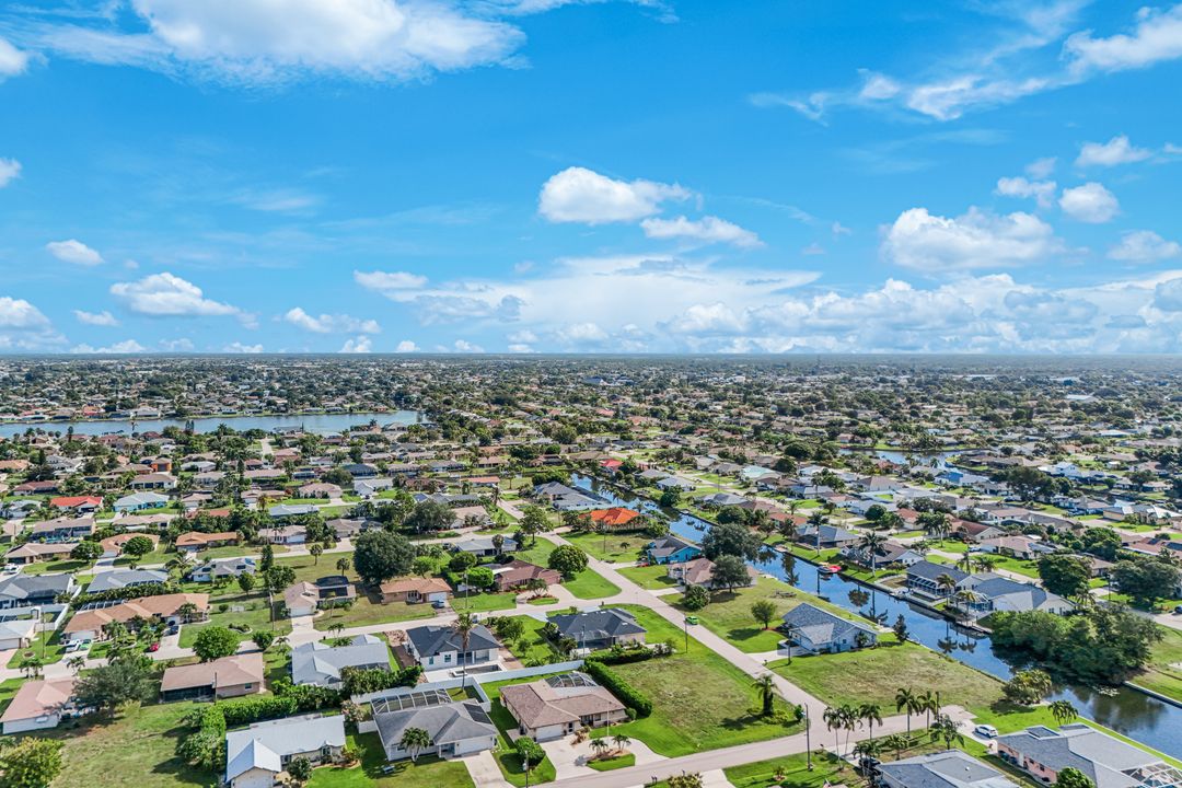 615 SE 19th Ct, Cape Coral, FL 33990
