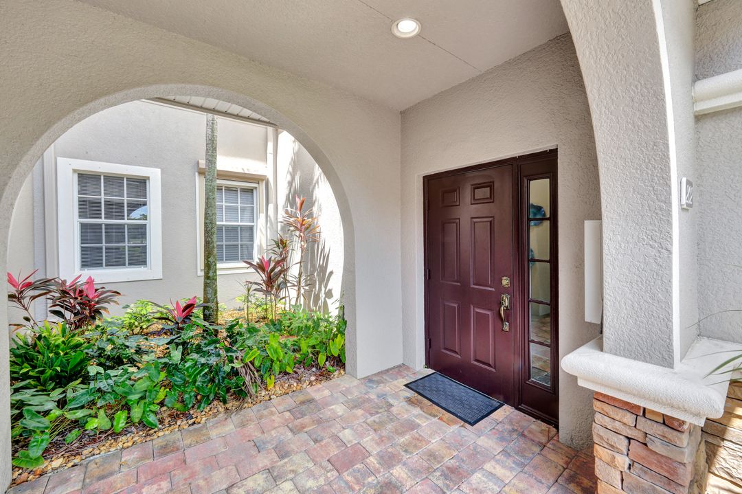 8755 Coastline Ct #202, Naples, FL 34120