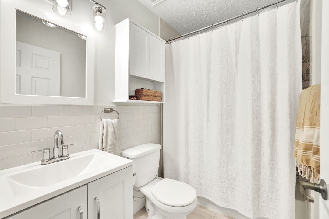 534 Leawood Cir, Naples, FL 34104