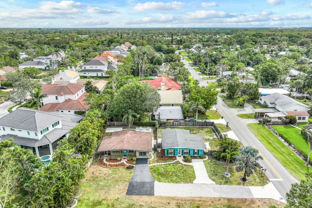 3758 12th St N, Naples, FL 34103