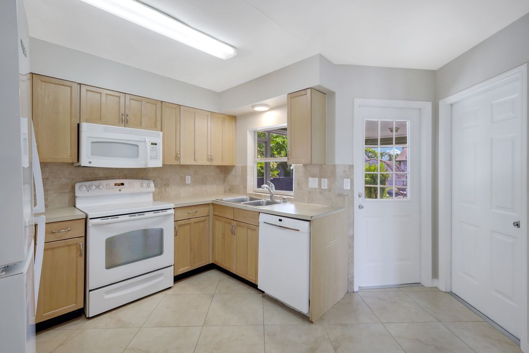 8440 Pennsylvania Blvd, Fort Myers, FL 33967