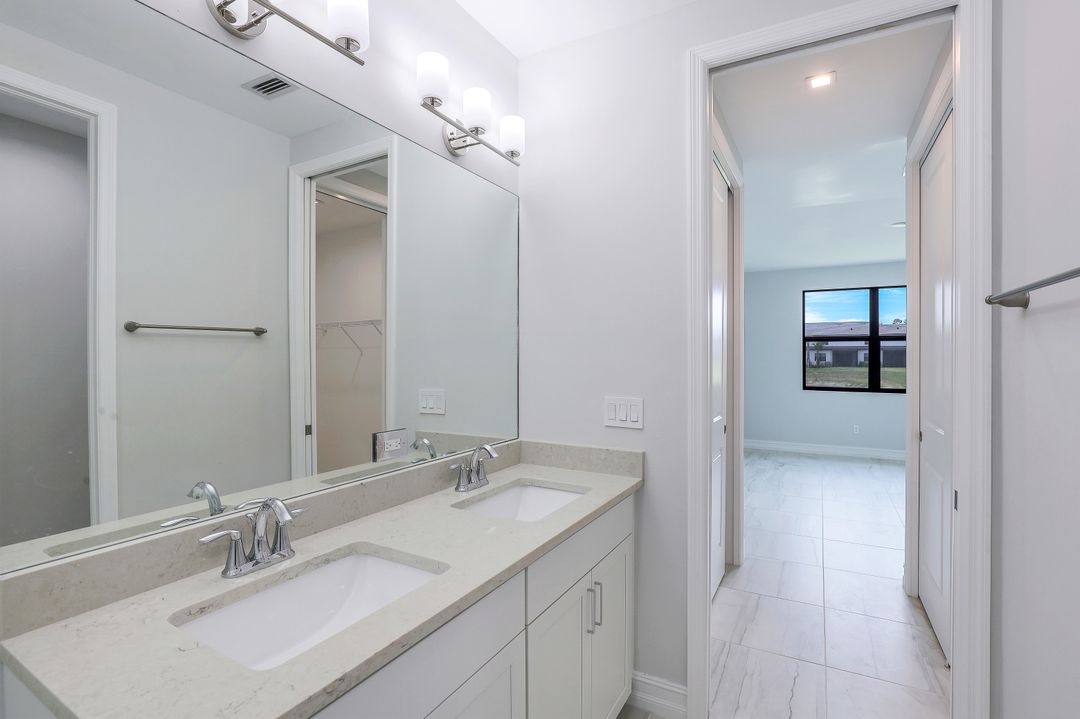 7473 Rockefeller Dr, Naples, FL 34119