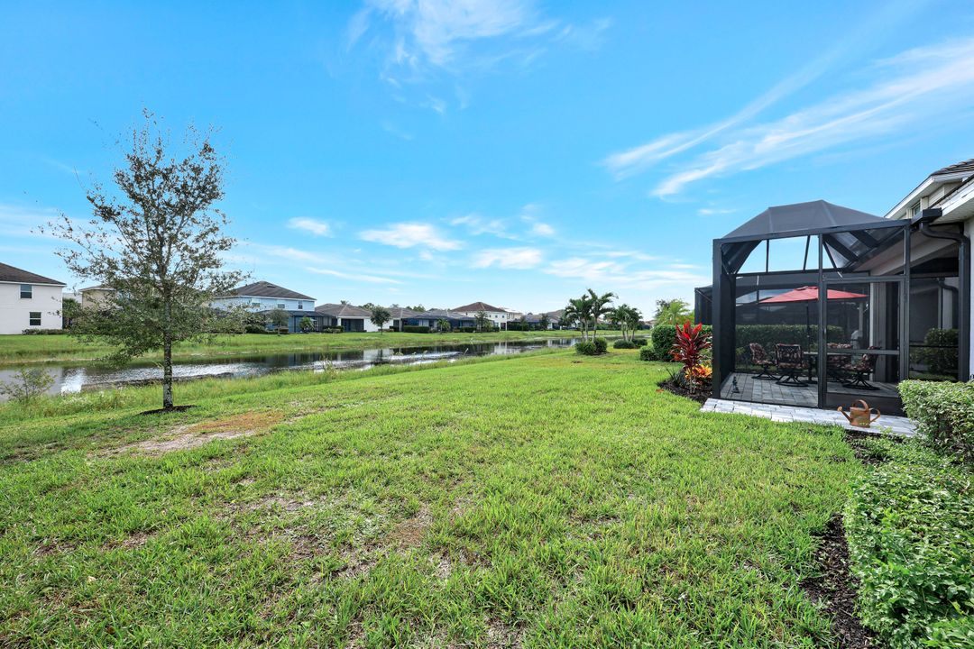 2174 Clementine St, Naples, FL 34120