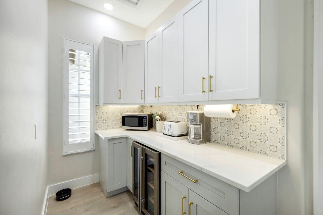 8586 Gleneagle Way, Naples, FL 34120
